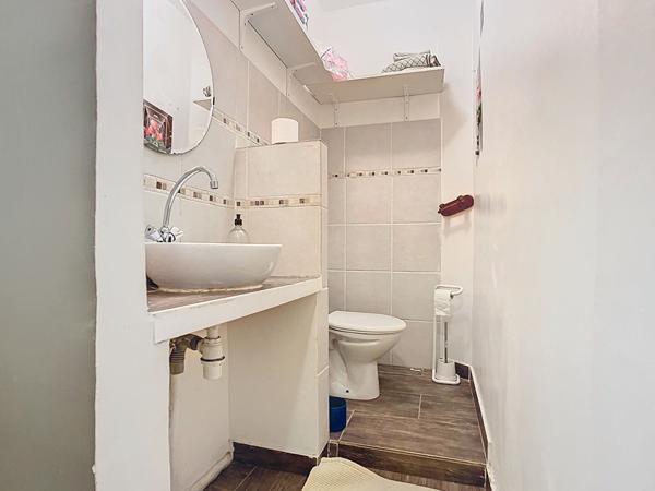 À vendre Appartement 2 pièces ( à coté de la Place de lanche) Secteur prisé du panier à Marseille