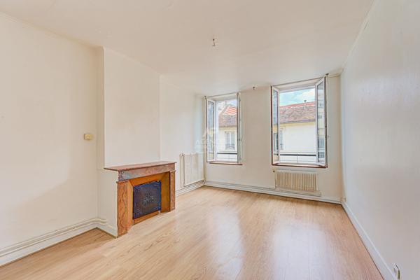 Appartement Saint Germain En Laye 2 pièces 33.37 m2 240 000 € **  - Référence  18574
