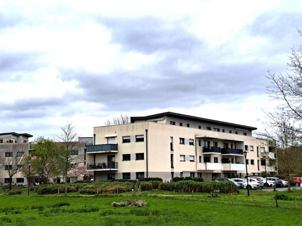 Appartement T4 résidence sécurisée , parc, garage