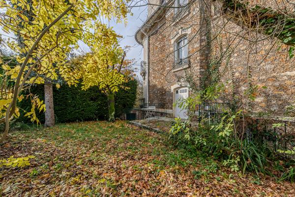 Coup de coeur - Appartement dans le centre ville de Meaux - proche Cathédrale et Gare - 2 chambres - jardin privatif.