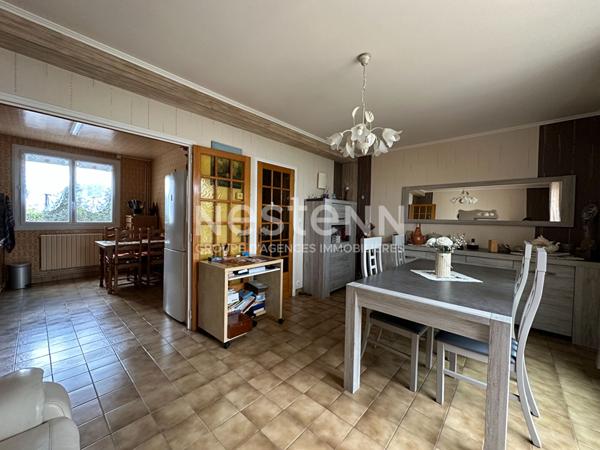 Maison très bien entretenue offrant 4 chambres !