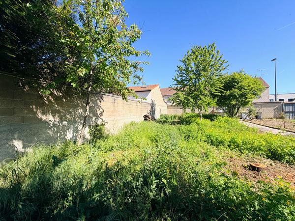 Maison spacieuse 7 pièces à rénover à Reims, idéalement située avec grand jardin