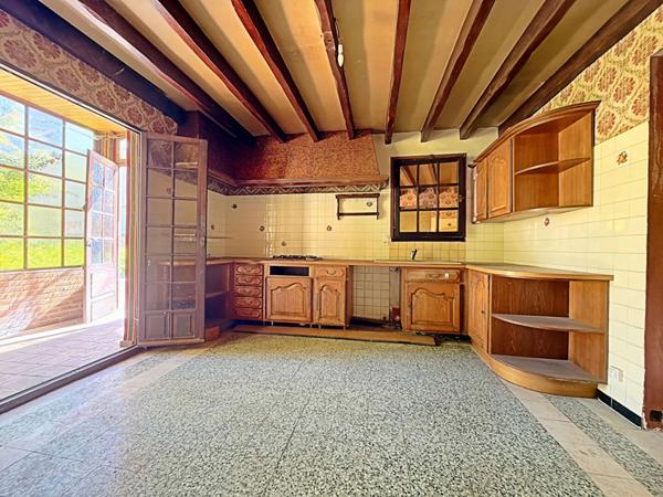 Maison spacieuse 7 pièces à rénover à Reims, idéalement située avec grand jardin