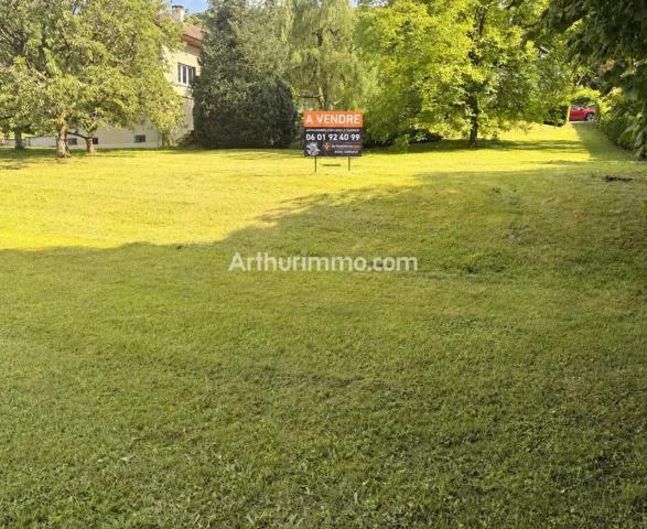 Vente                                                      Terrain
                        
                                         1200 m2                     à Montmorot