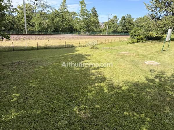 Vente                                                      Terrain
                        
                                         1200 m2                     à Montmorot