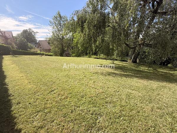 Vente                                                      Terrain
                        
                                         1200 m2                     à Montmorot
