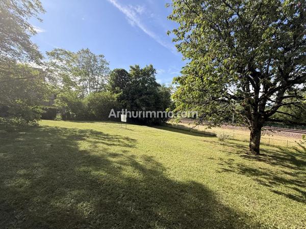Vente                                                      Terrain
                        
                                         1200 m2                     à Montmorot