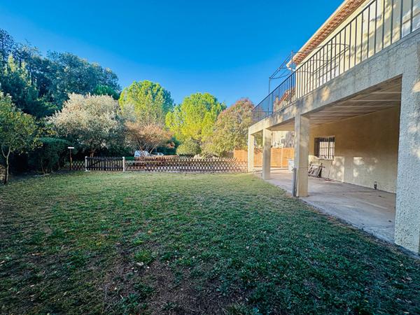 MONTAGNAC Maison de 131 m² avec jardin arboré et grand garage de 95m²