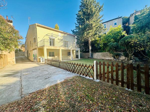 MONTAGNAC Maison de 131 m² avec jardin arboré et grand garage de 95m²