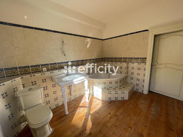 Maison 6 pièces - 243 m²