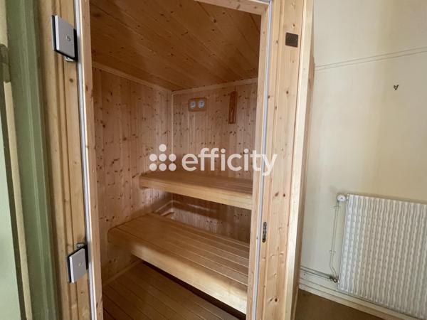 Maison 6 pièces - 243 m²