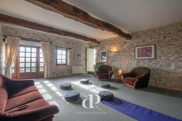 Mauvezin (32120) Un domaine intemporel en pierre blanche avec des vues panoramiques