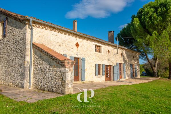 Mauvezin (32120) Un domaine intemporel en pierre blanche avec des vues panoramiques