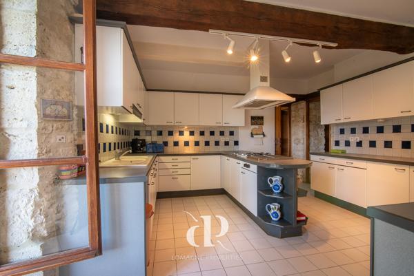 Mauvezin (32120) Un domaine intemporel en pierre blanche avec des vues panoramiques