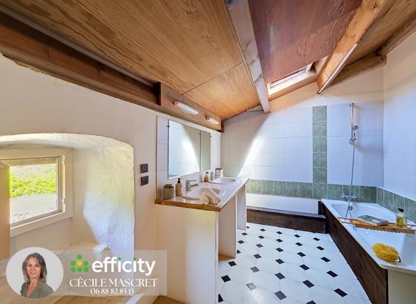 Maison
         8 pièces
        - 195 m² 250 000 € *