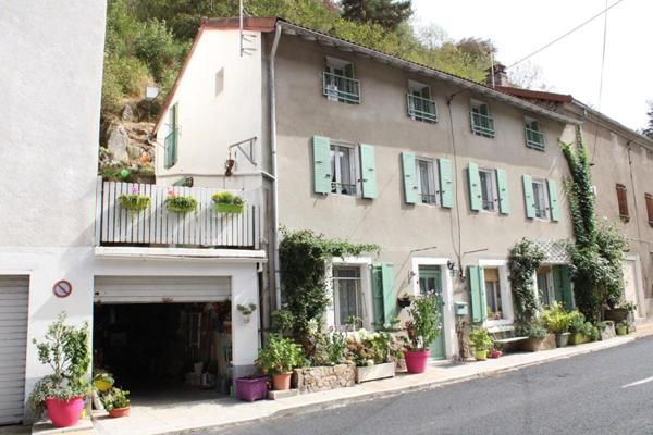 Maison Saint Bonnet Laval avec terrasse et garage