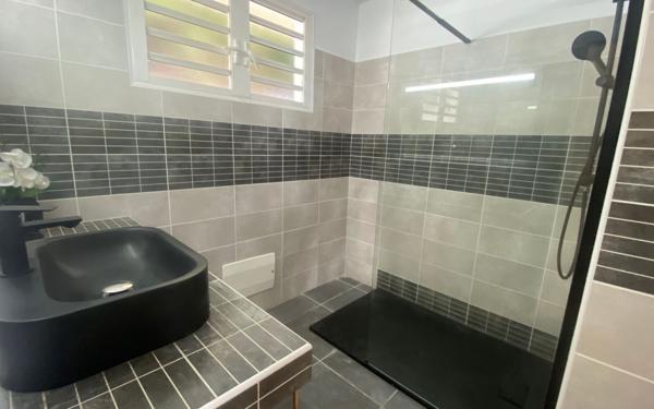 Maison à vendre    4 pièces •  Le Marin