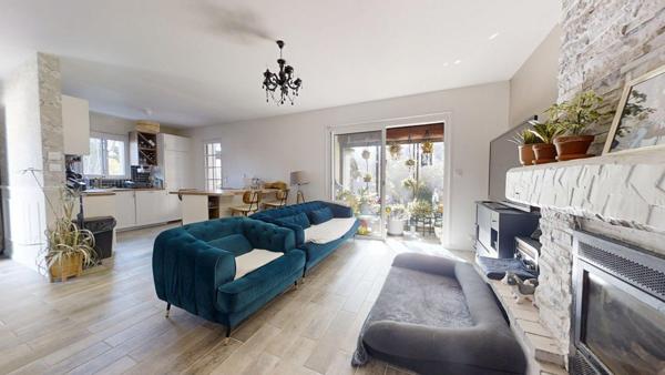 Proche du Brusc, Maison individuelle T5 sur 600 m2 de terrain, entièrement rénovée avec garage et atelier/buanderie