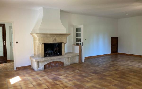 Maison à louer    5 pièces •  Le Tholonet