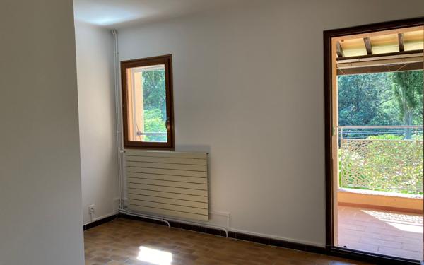 Maison à louer    5 pièces •  Le Tholonet