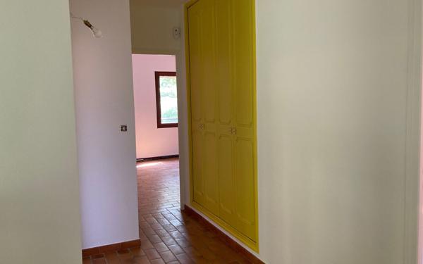 Maison à louer    5 pièces •  Le Tholonet