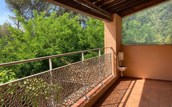 Maison à louer    5 pièces •  Le Tholonet