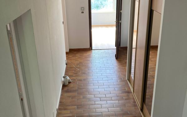 Maison à louer    5 pièces •  Le Tholonet