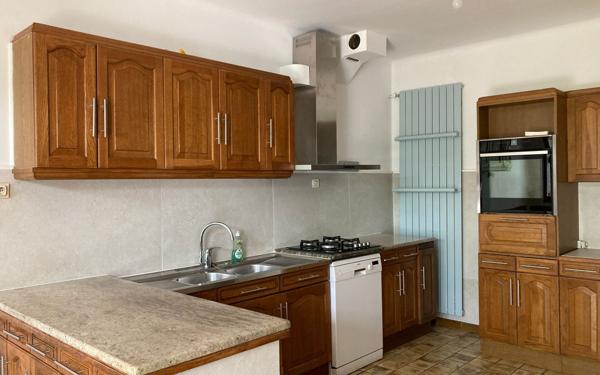 Maison à louer    5 pièces •  Le Tholonet