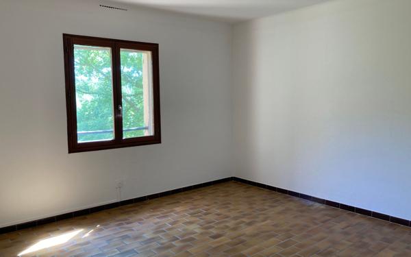 Maison à louer    5 pièces •  Le Tholonet