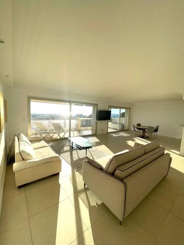 Appartement d'exeption , dernier étage, cannes californie vue mer