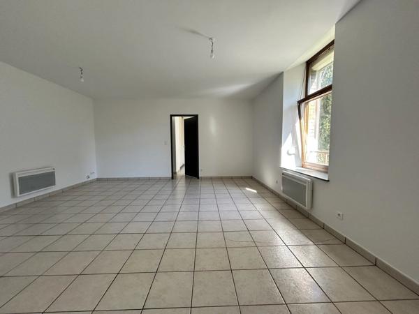 Location                                                      Appartement
                        
                     2 pièces                      60 m2                     à Saint-Dié-des-Vosges