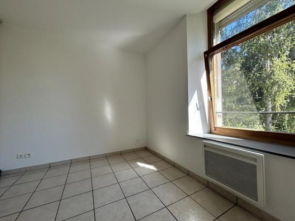 Location                                                      Appartement
                        
                     2 pièces                      60 m2                     à Saint-Dié-des-Vosges