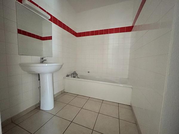 Location                                                      Appartement
                        
                     2 pièces                      60 m2                     à Saint-Dié-des-Vosges