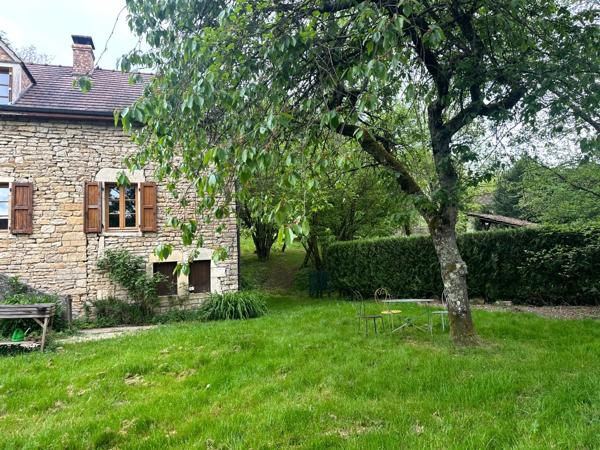 MAISON + GÎTE – 2 HABITATIONS RÉNOVÉES – 4000 m² DE TERRAIN – BORD DE RIVIÈRE – PROCHE TGV PARIS