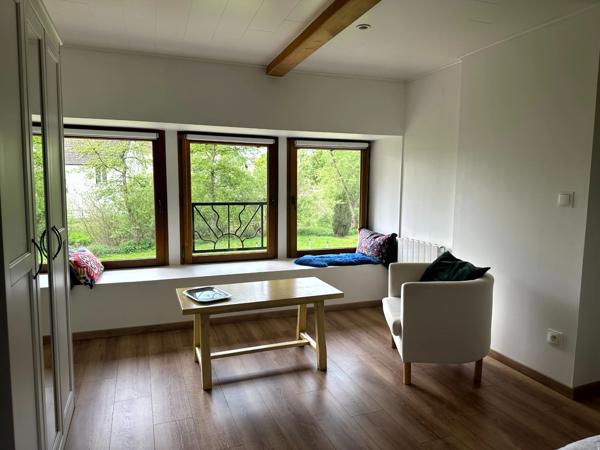 MAISON + GÎTE – 2 HABITATIONS RÉNOVÉES – 4000 m² DE TERRAIN – BORD DE RIVIÈRE – PROCHE TGV PARIS