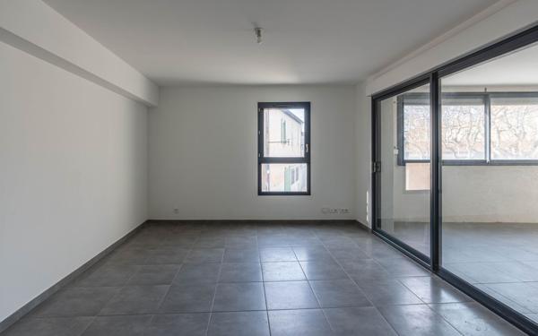 Appartement à vendre    3 pièces •  Pertuis