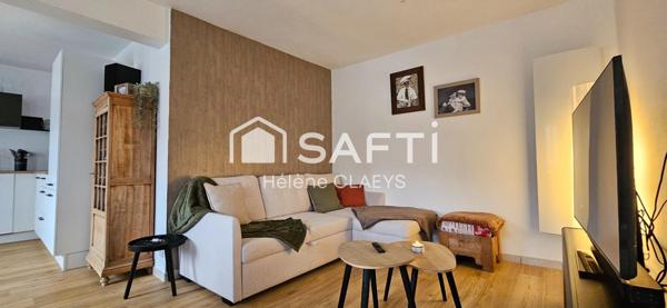 Apparemment en duplex 2 chambres salle de bains cuisine aménagée et équipée 1 place de parking