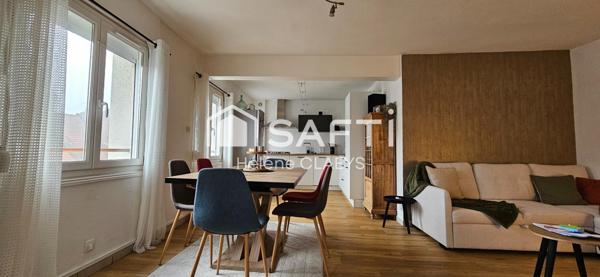 Apparemment en duplex 2 chambres salle de bains cuisine aménagée et équipée 1 place de parking