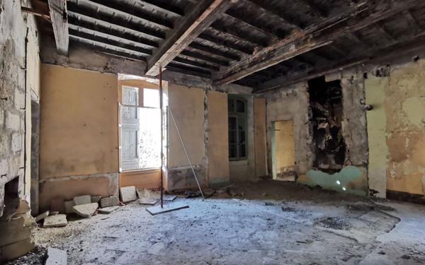 Maison à vendre    2 pièces •  Beaucaire