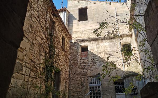 Maison à vendre    2 pièces •  Beaucaire