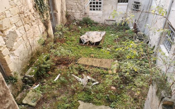 Maison à vendre    2 pièces •  Beaucaire