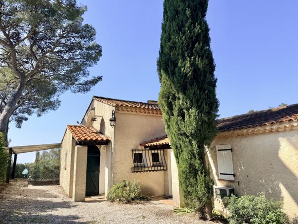 Carqueiranne (83320) Villa Vue Mer à Carqueiranne.