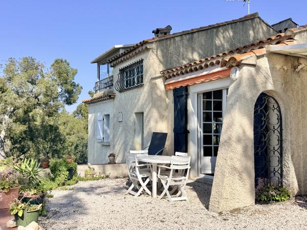 Carqueiranne (83320) Villa Vue Mer à Carqueiranne.