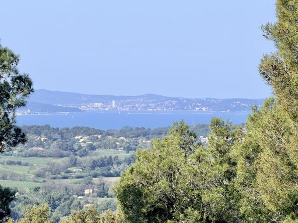 Carqueiranne (83320) Villa Vue Mer à Carqueiranne.