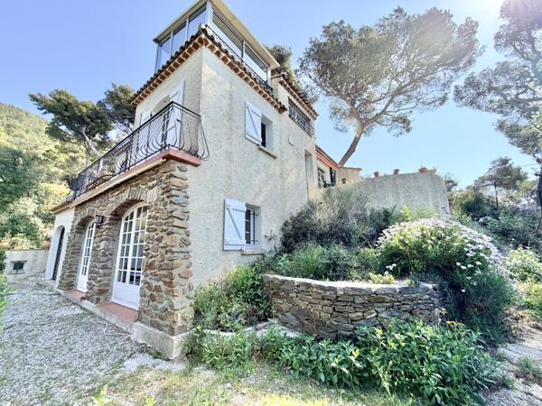 Carqueiranne (83320) Villa Vue Mer à Carqueiranne.