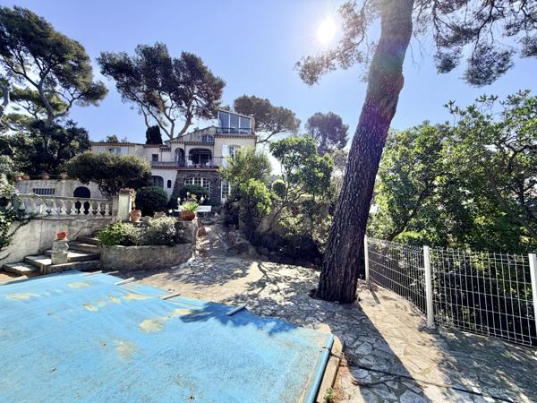 Carqueiranne (83320) Villa Vue Mer à Carqueiranne.