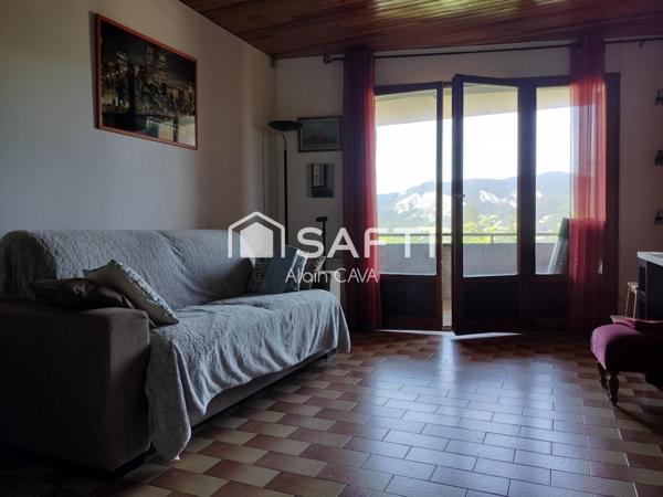 Joli T2 traversant de 43m² avec terrasse situé au 1er étage