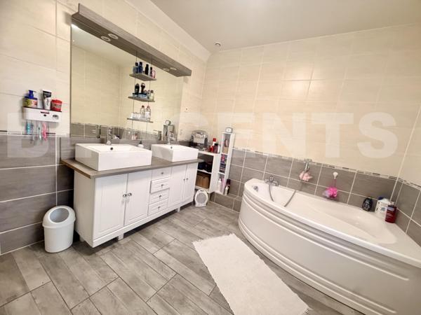  Maison ancienne de caractère – 157 m² – Jardin clos – Dépendance