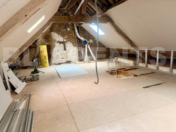  Maison ancienne de caractère – 157 m² – Jardin clos – Dépendance