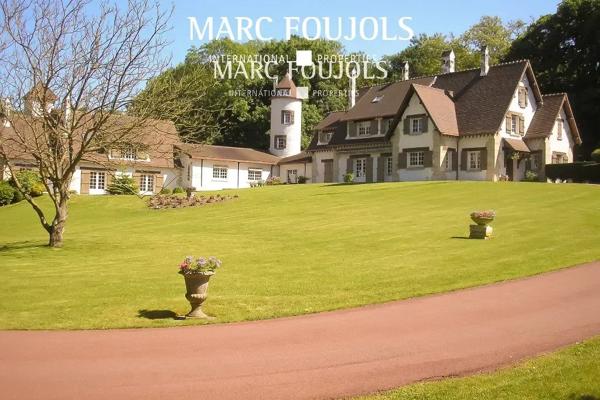 Manoir de 610m2 sur 2.3 hectares de terrain secteur de Montmorency